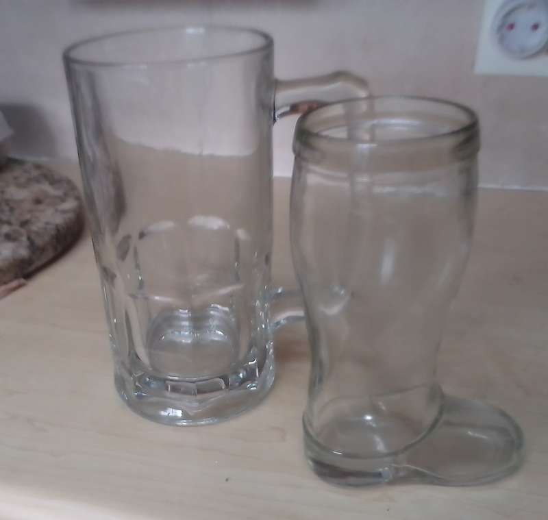 BEER DRINKING GLASSES AND MUGS