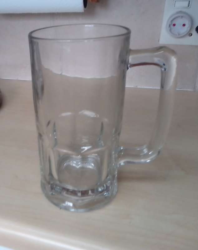 BEER DRINKING GLASSES AND MUGS