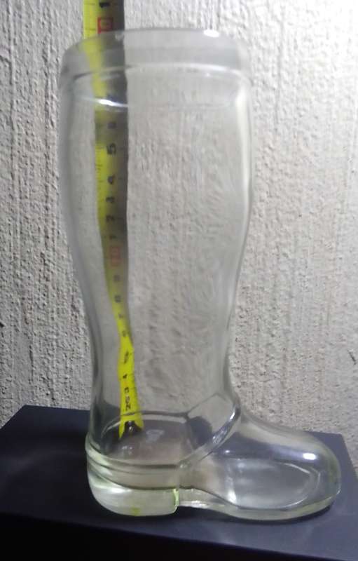 BEER DRINKING GLASSES AND MUGS