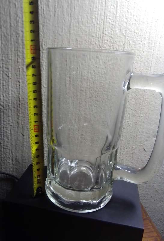 BEER DRINKING GLASSES AND MUGS