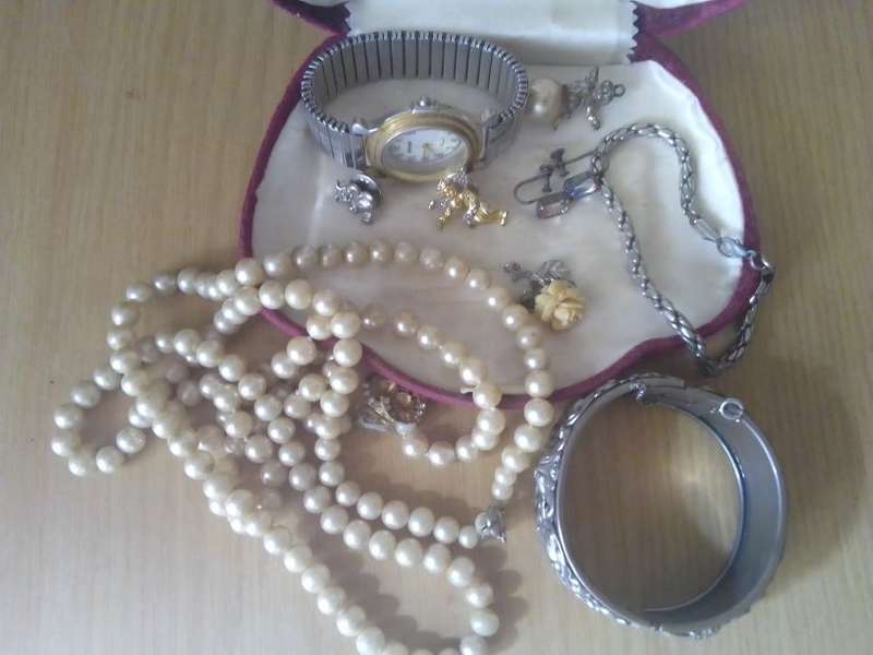 MIXED JEWELLERY