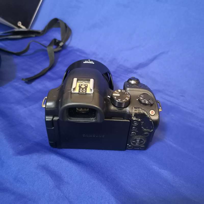 Samsung NX30 Mirrorless Camera with 2 Lenses 18-55 and 55-200. Microphone optional