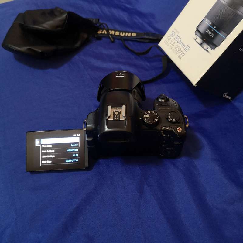 Samsung NX30 Mirrorless Camera with 2 Lenses 18-55 and 55-200. Microphone optional