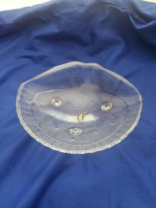Dynasty Glass Clamshell shaped bowl with feet. Vintage