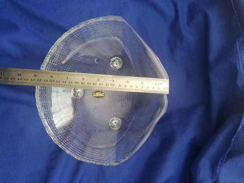Dynasty Glass Clamshell shaped bowl with feet. Vintage