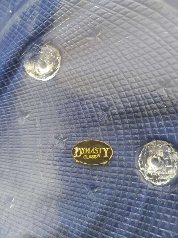 Dynasty Glass Clamshell shaped bowl with feet. Vintage