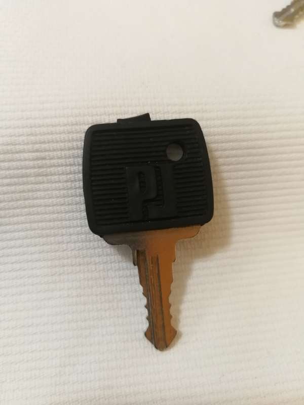 Universal Fuel cap- Vintage PJ with 2 keys