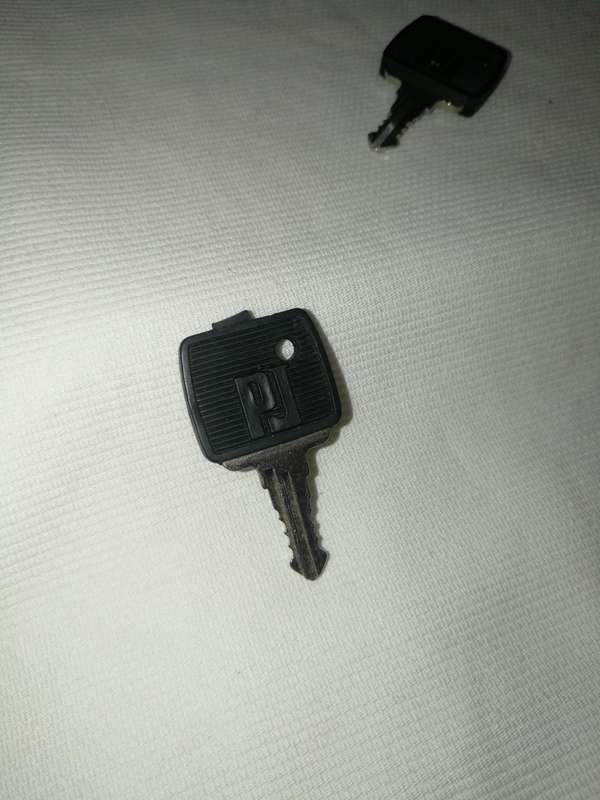 Universal Fuel cap- Vintage PJ with 2 keys