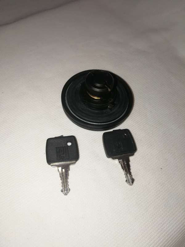 Universal Fuel cap- Vintage PJ with 2 keys