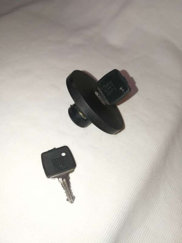 Universal Fuel cap- Vintage PJ with 2 keys