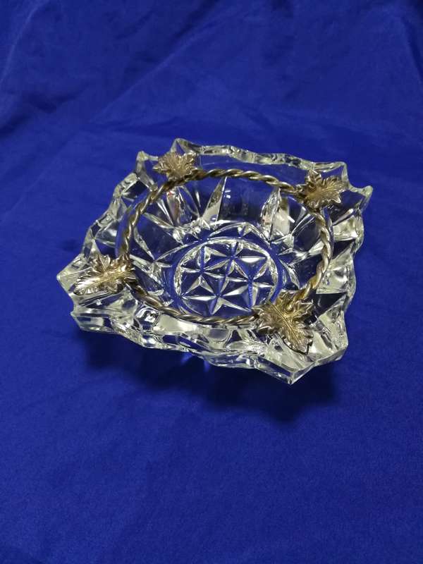 Stunning Vintage Ashtray crystal ashtray 60'S square with metal twist wire and leaf rest
