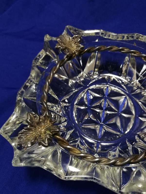 Stunning Vintage Ashtray crystal ashtray 60'S square with metal twist wire and leaf rest