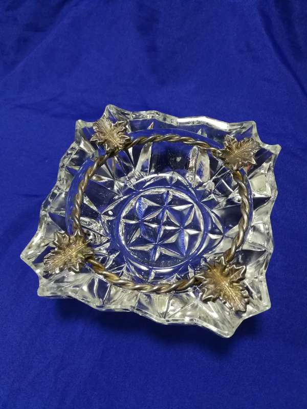 Stunning Vintage Ashtray crystal ashtray 60'S square with metal twist wire and leaf rest
