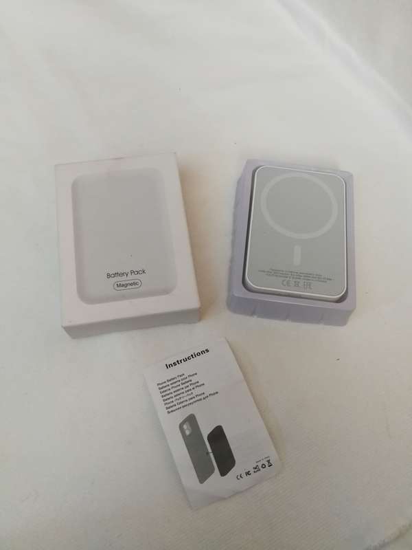 10000mAh Magnetic power bank. Wireless Charging Battery Pack