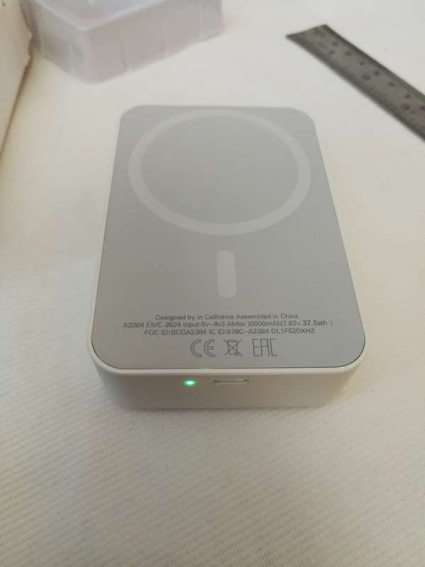 10000mAh Magnetic power bank. Wireless Charging Battery Pack