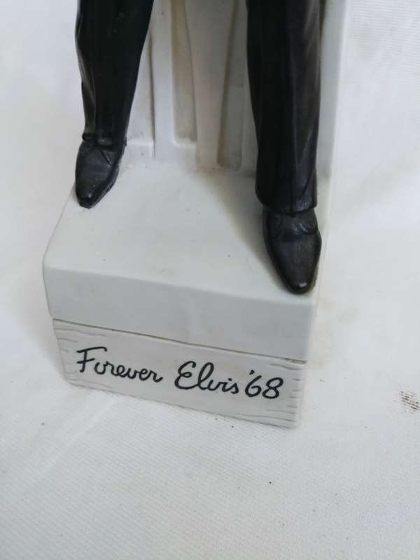 ELVIS PRESLEY Forever Elvis 68 McCormick Whiskey Porcelain Decanter Music Box