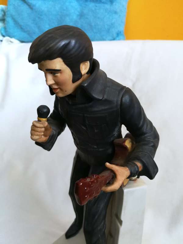 ELVIS PRESLEY Forever Elvis 68 McCormick Whiskey Porcelain Decanter Music Box