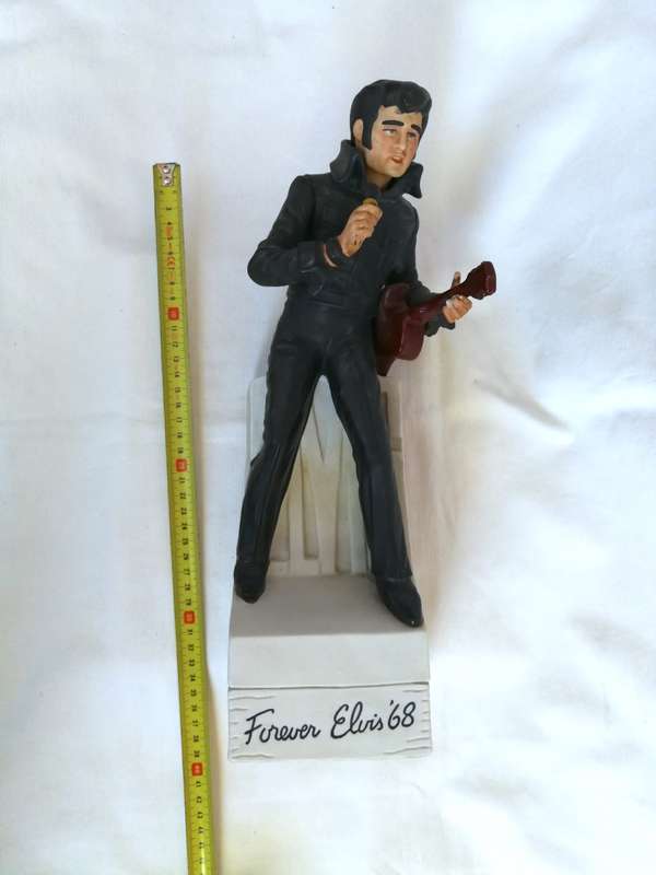 ELVIS PRESLEY Forever Elvis 68 McCormick Whiskey Porcelain Decanter Music Box