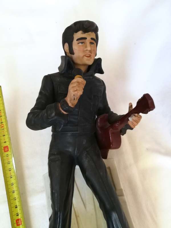 ELVIS PRESLEY Forever Elvis 68 McCormick Whiskey Porcelain Decanter Music Box