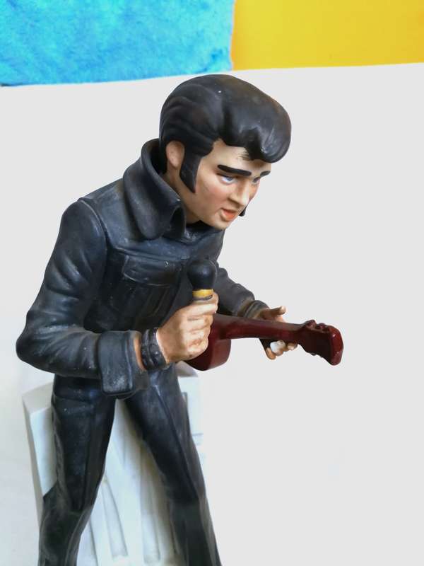 ELVIS PRESLEY Forever Elvis 68 McCormick Whiskey Porcelain Decanter Music Box