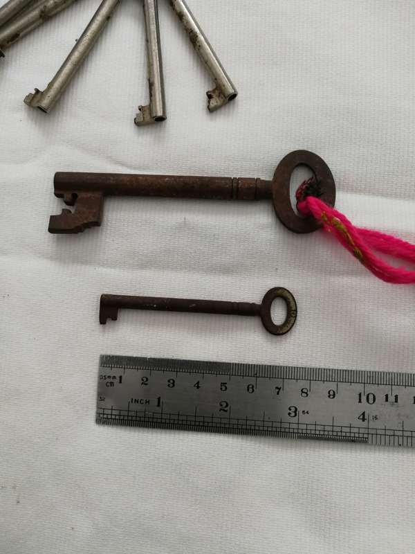 Assorted Vintage Keys