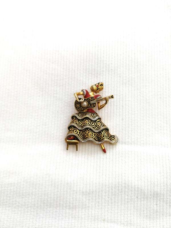 Stunning Spanish Dancing Lady Playing Guitar Brooch- Vintage