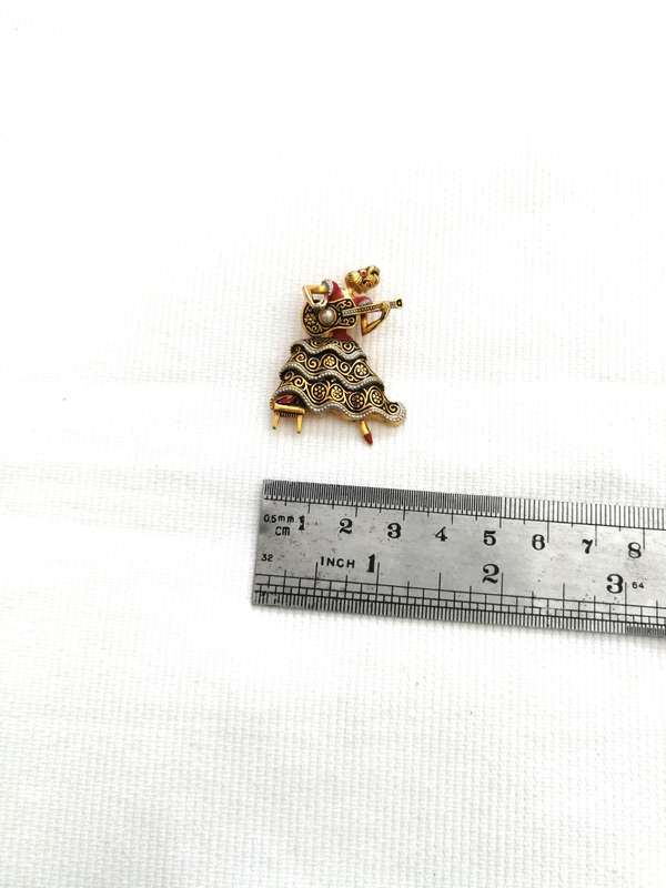 Stunning Spanish Dancing Lady Playing Guitar Brooch- Vintage