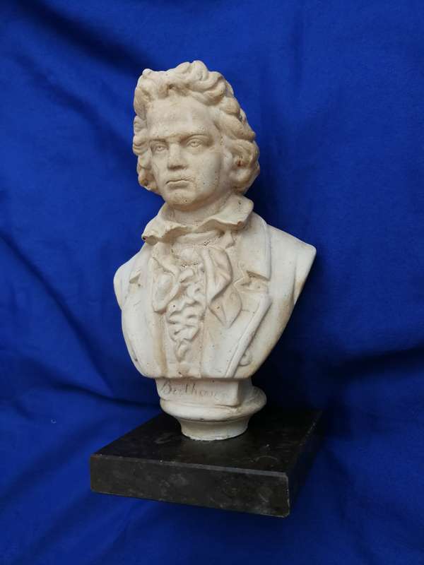 BEETHOVEN SCULPTURE Plaster Bust - Vintage R 23 cm Ludwig van Beethoven German composer and pian