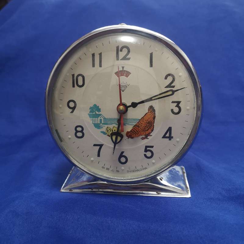 Rarer Vintage Diamond of Shanghai China 1960's Pecking Chicken Farmers Alarm Clock