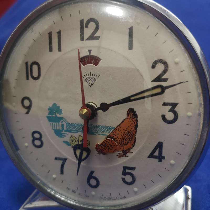 Rarer Vintage Diamond of Shanghai China 1960's Pecking Chicken Farmers Alarm Clock
