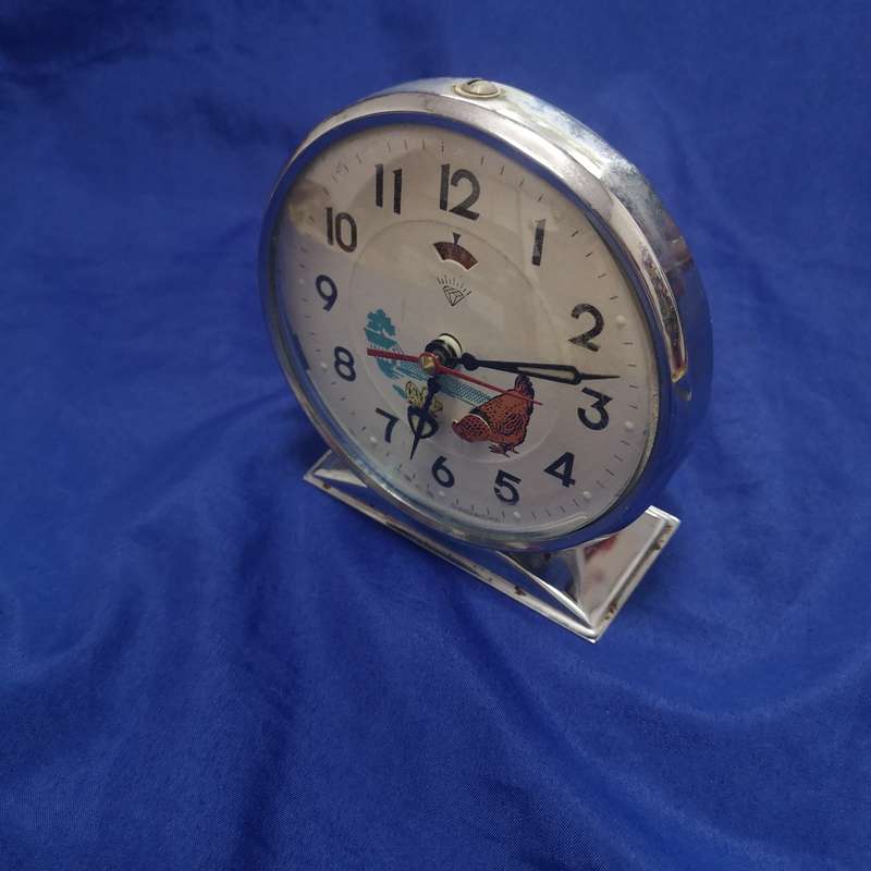 Rarer Vintage Diamond of Shanghai China 1960's Pecking Chicken Farmers Alarm Clock