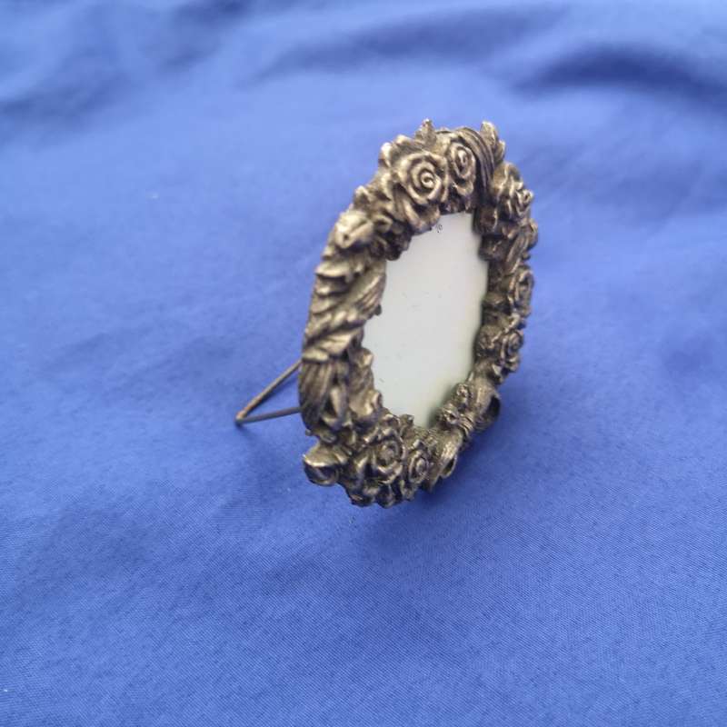 Vintage mini pewter round frame- The Fine Art of Living