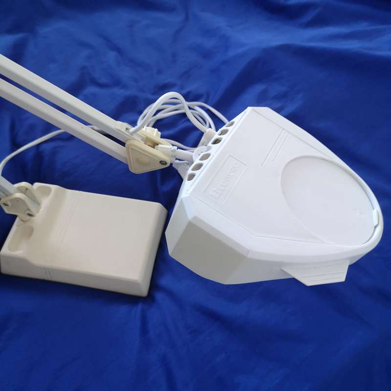 LIGHTWORKS Desktop Magnifier/ Desklamp- Ideal for Hobby or Nail Salon use- Vintage