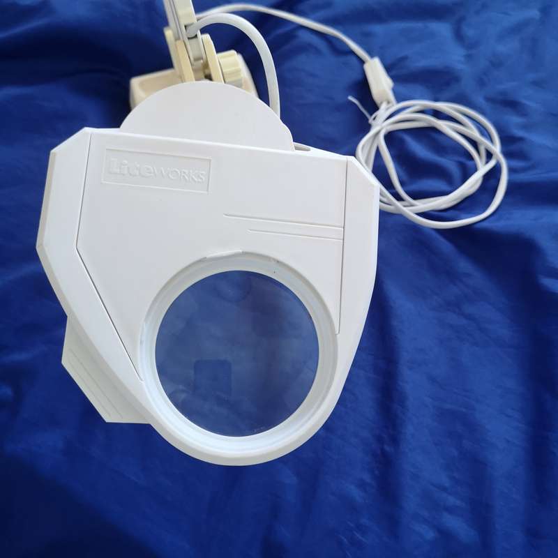 LIGHTWORKS Desktop Magnifier/ Desklamp- Ideal for Hobby or Nail Salon use- Vintage