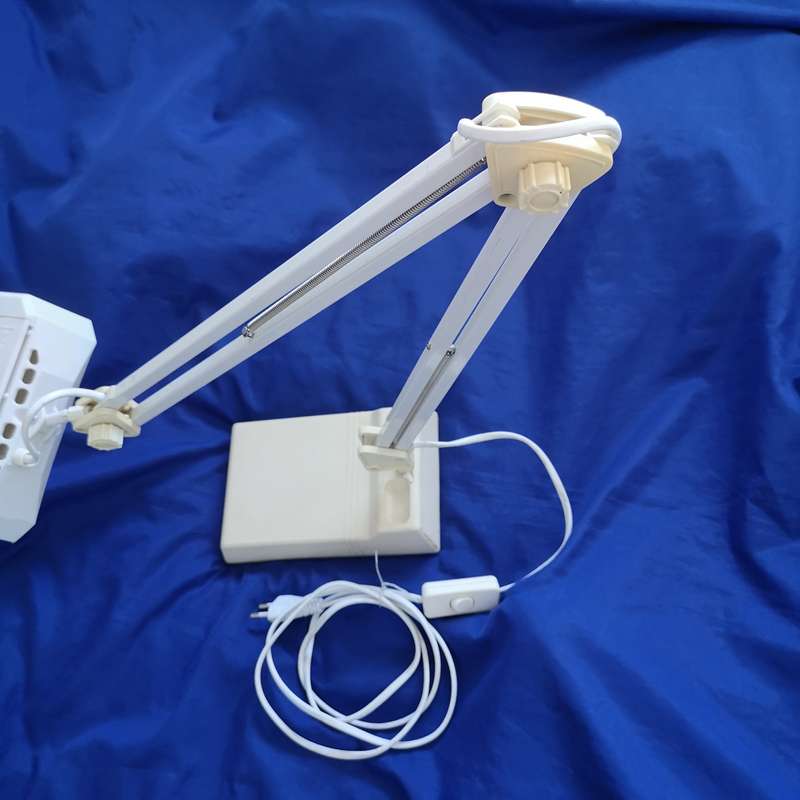 LIGHTWORKS Desktop Magnifier/ Desklamp- Ideal for Hobby or Nail Salon use- Vintage
