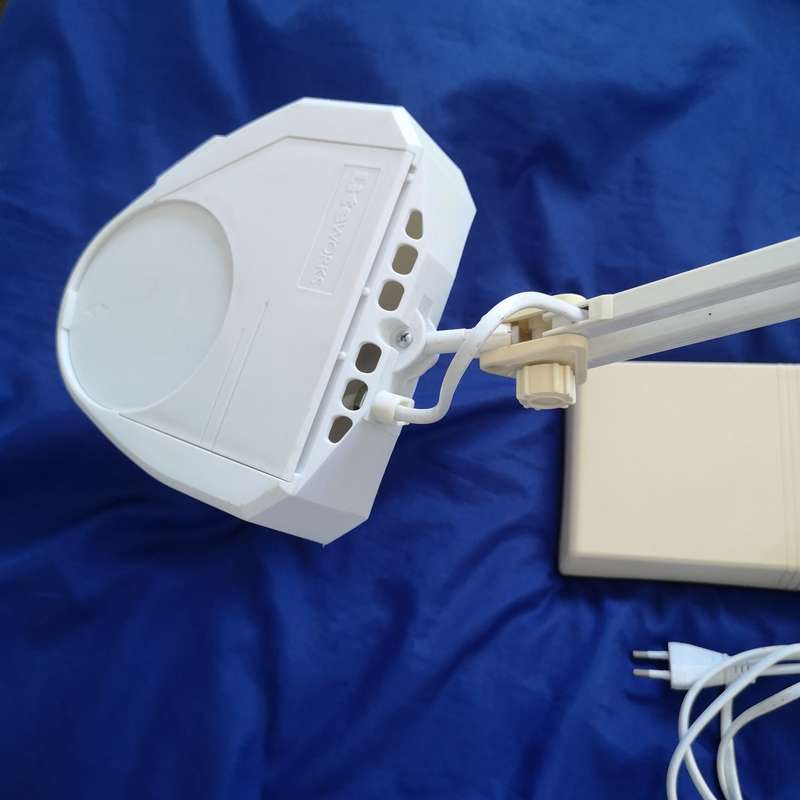 LIGHTWORKS Desktop Magnifier/ Desklamp- Ideal for Hobby or Nail Salon use- Vintage