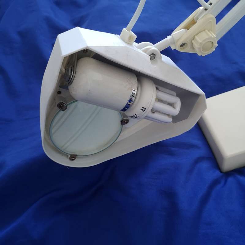 LIGHTWORKS Desktop Magnifier/ Desklamp- Ideal for Hobby or Nail Salon use- Vintage