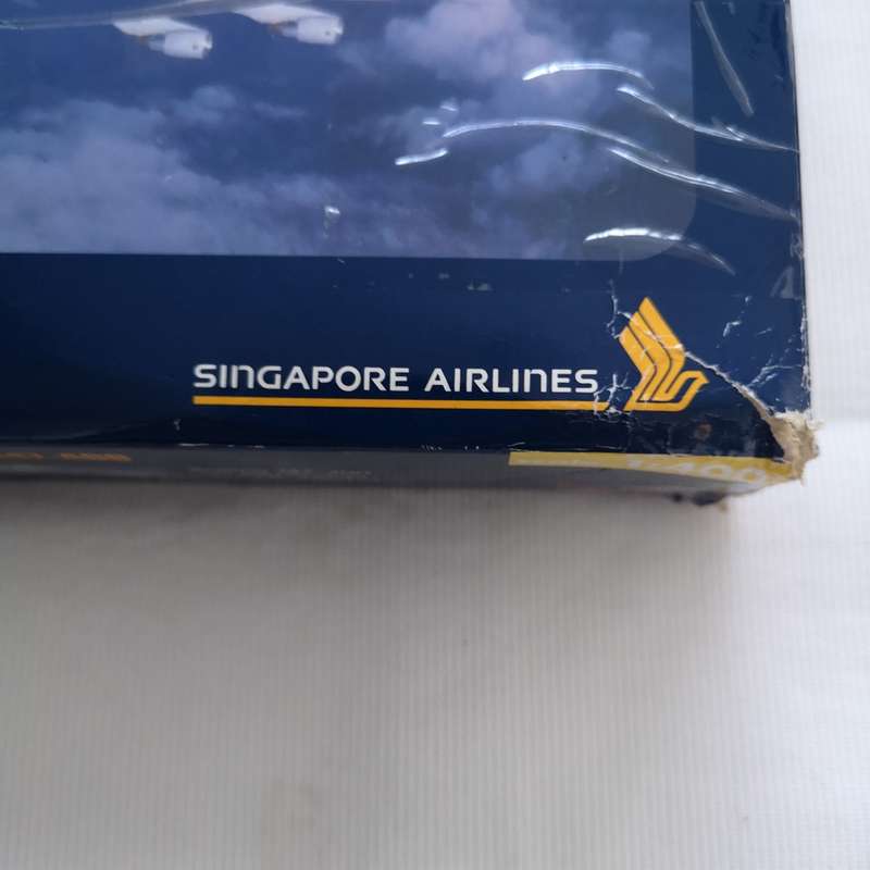 Singapore Airlines Megatop B 747 400- HERPA 1:400 Metal Model- Vintage