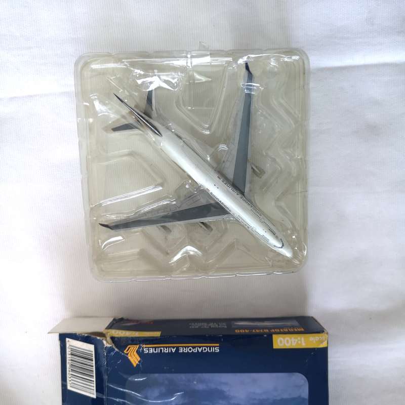 Singapore Airlines Megatop B 747 400- HERPA 1:400 Metal Model- Vintage
