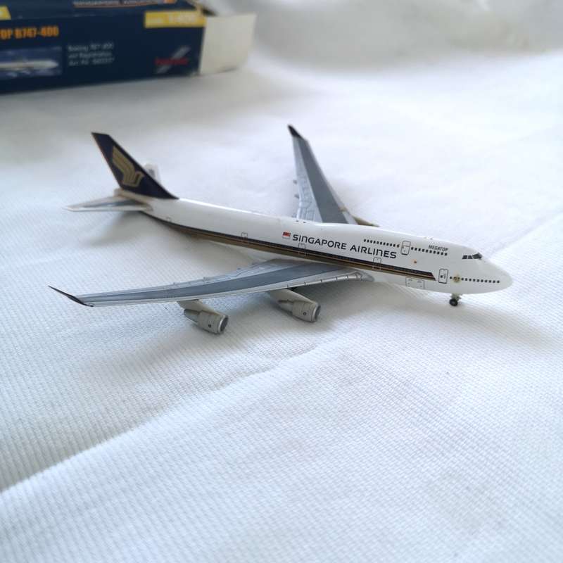Singapore Airlines Megatop B 747 400- HERPA 1:400 Metal Model- Vintage