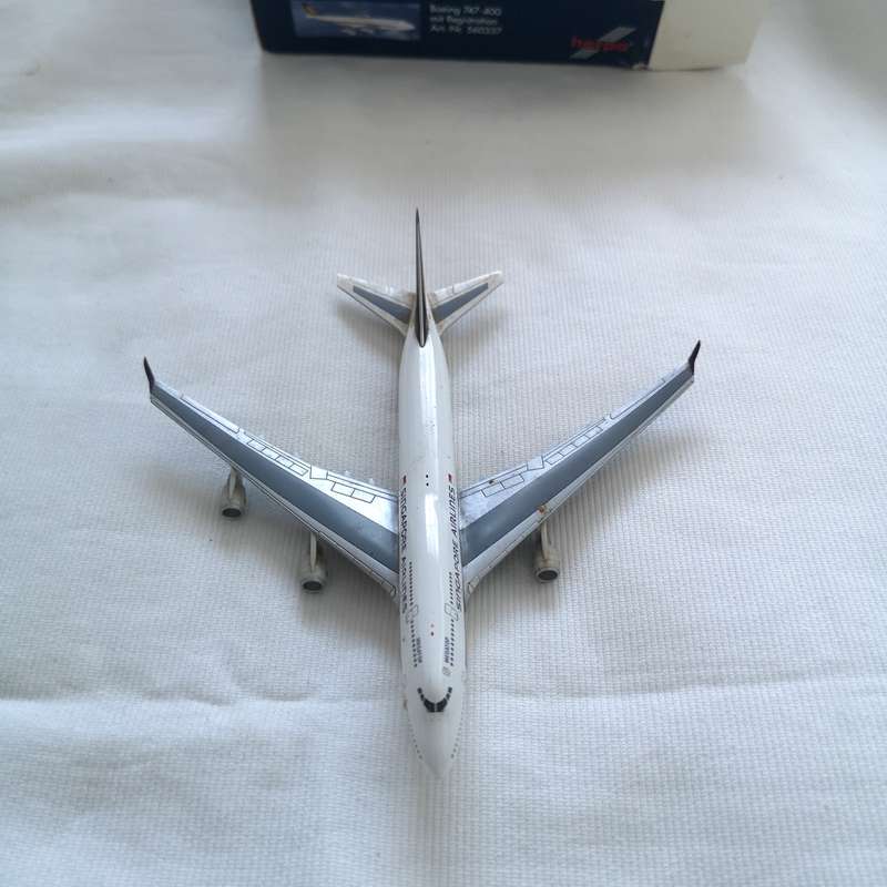 Singapore Airlines Megatop B 747 400- HERPA 1:400 Metal Model- Vintage