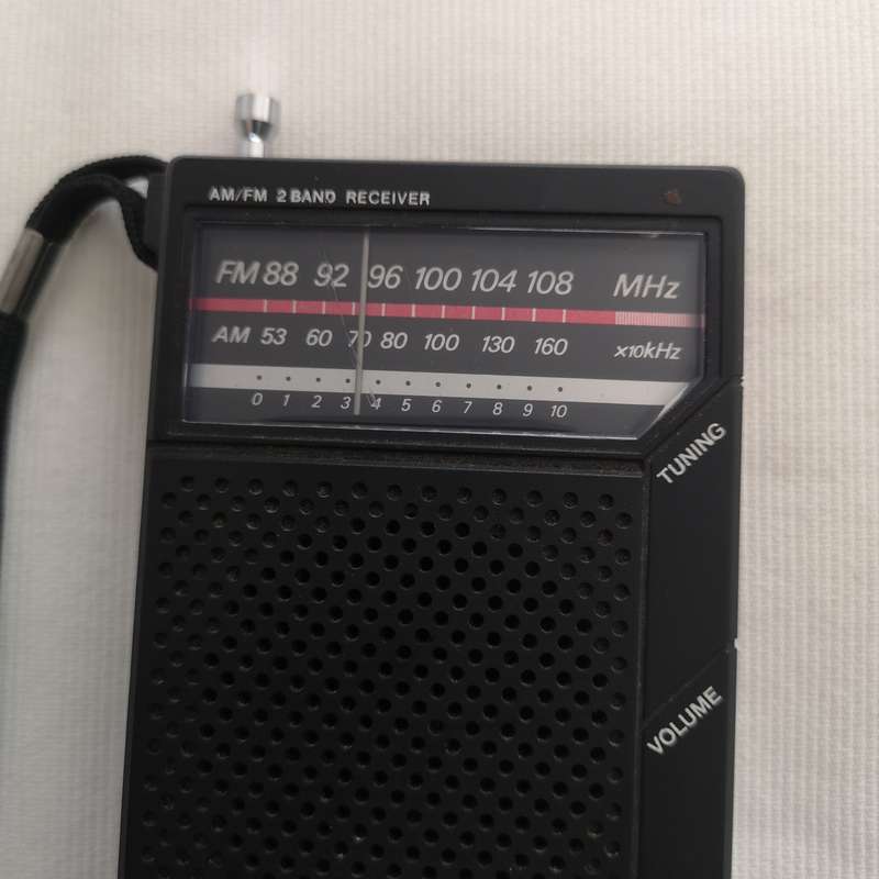 Sanyo RP5065  vintage audio hand held receiver that features AM/FM 2 band reception.