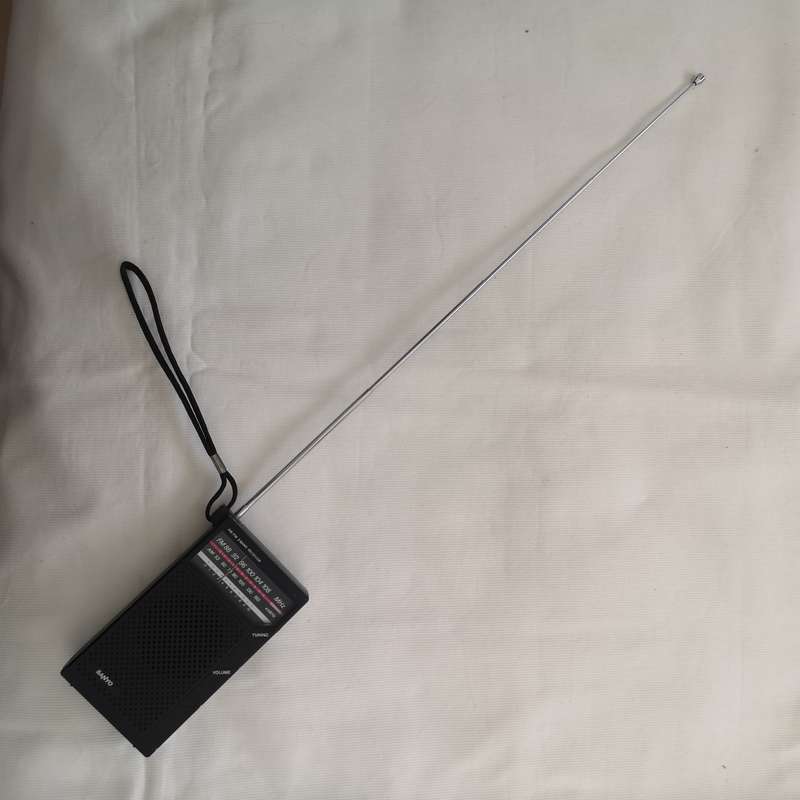 Sanyo RP5065  vintage audio hand held receiver that features AM/FM 2 band reception.