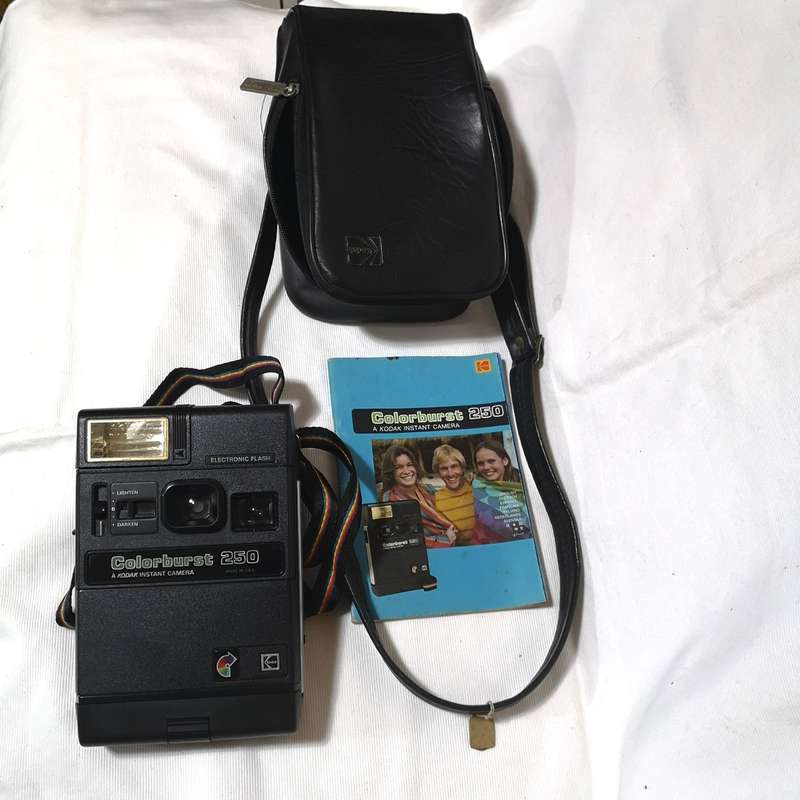 Kodak colorburst 250 camera with Kodak bag and Original Manual- Vintage barely used