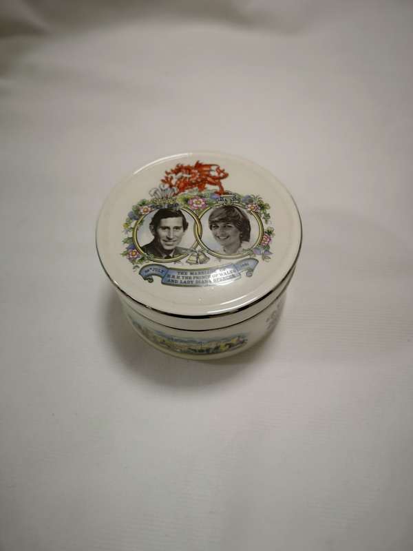 Sadler England Marriage of Prince Charles to Lady Diana Round Lidded Trinket Box