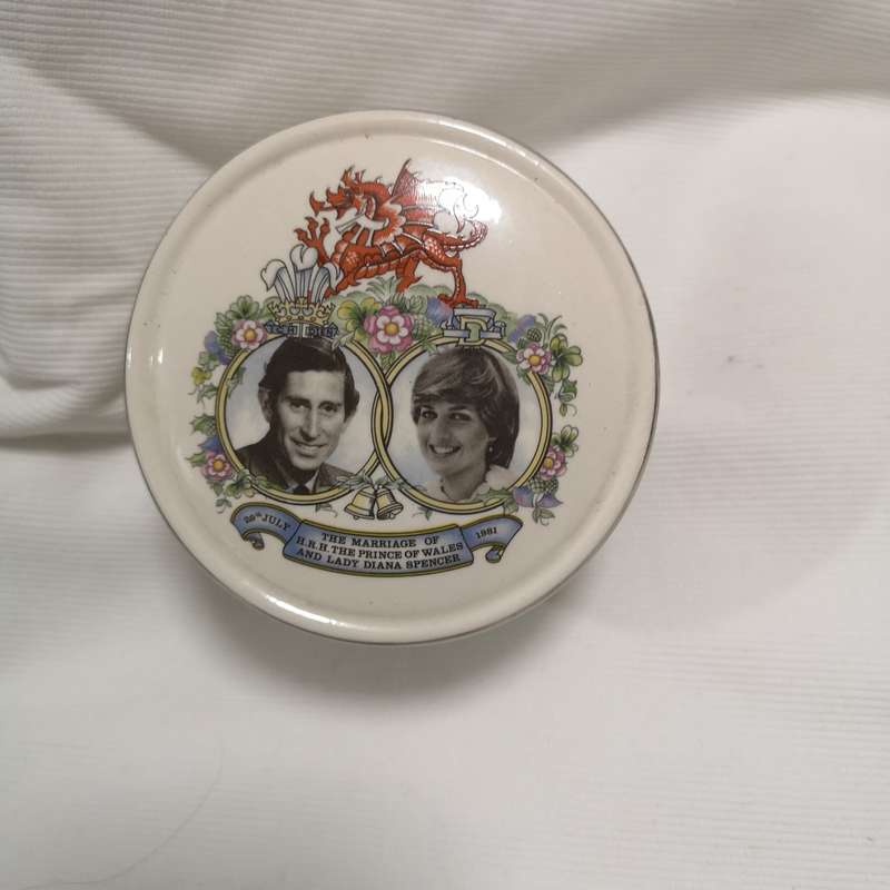 Sadler England Marriage of Prince Charles to Lady Diana Round Lidded Trinket Box