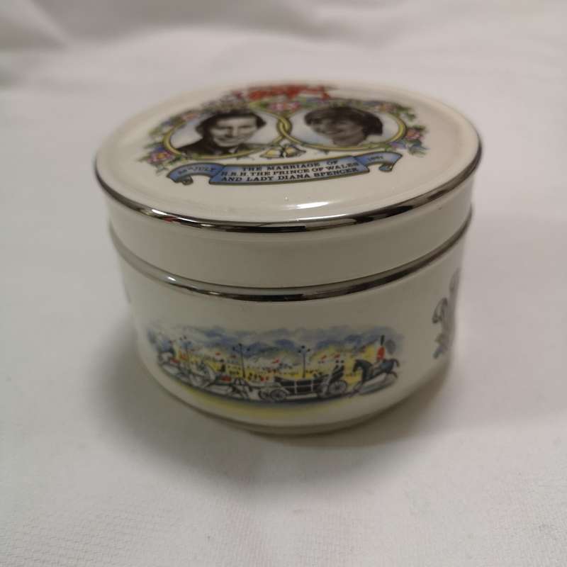 Sadler England Marriage of Prince Charles to Lady Diana Round Lidded Trinket Box