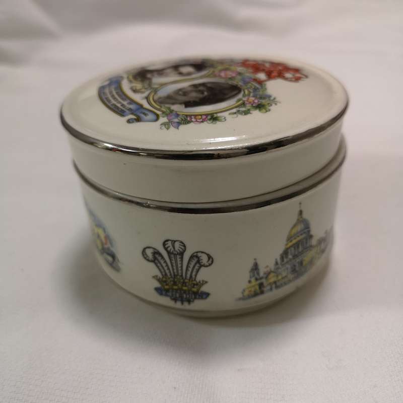 Sadler England Marriage of Prince Charles to Lady Diana Round Lidded Trinket Box