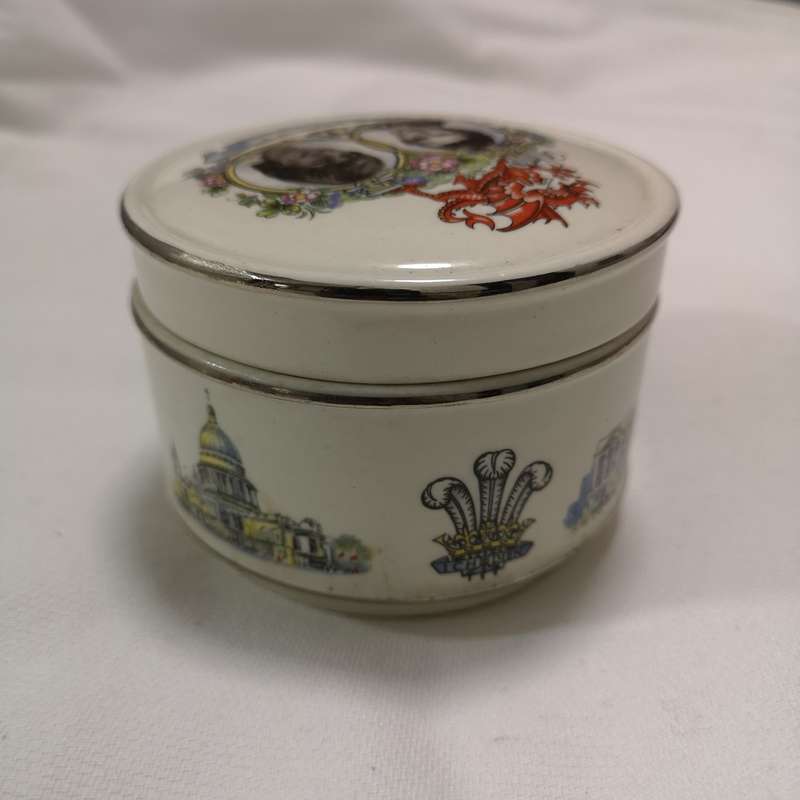 Sadler England Marriage of Prince Charles to Lady Diana Round Lidded Trinket Box