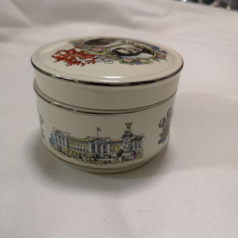 Sadler England Marriage of Prince Charles to Lady Diana Round Lidded Trinket Box